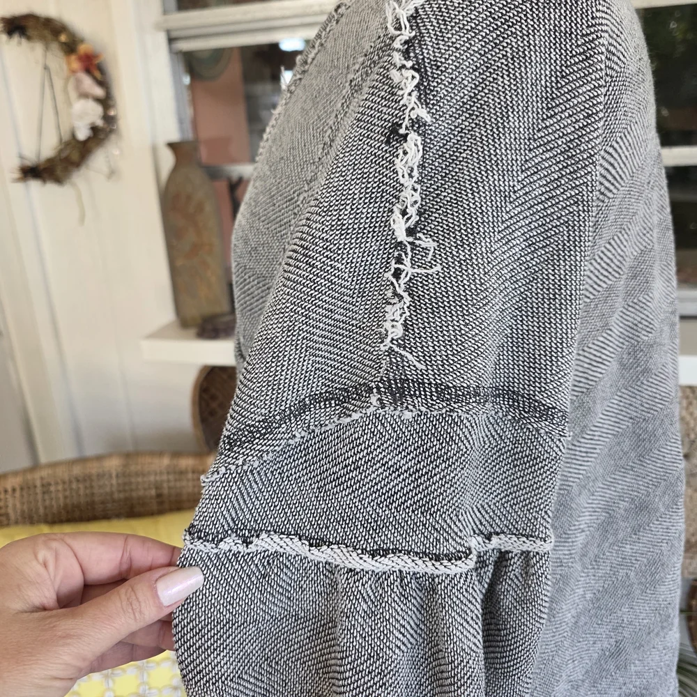 Mustard Seed Gray Distressed V-Neck Sweatshirt Cozy Fringe Pullover - Picture 4 of 13